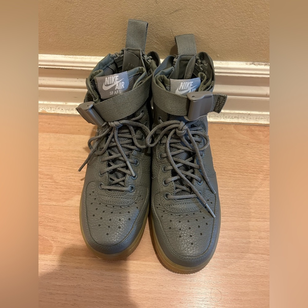 Women’s Nike SF AF1 MID Air Force 1